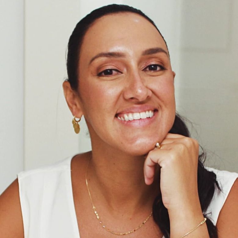 Dra. Glenda Vacchiano — Ortodontista e Periodontista